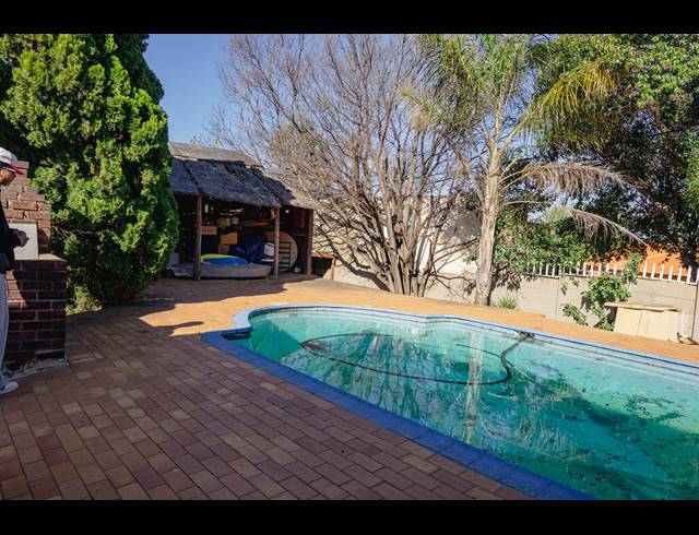 3 BEDROOM FREEHOLD FOR SALE IN WINCHESTER HILLS
